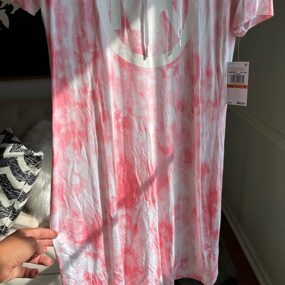 Michael Kors Pink & White Monogram Tie Dye Hooded Short Sleeve Dress - Picture 9 of 16